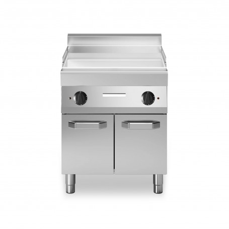 Fry top elettrico, piastra liscia cromata, su vano con porte