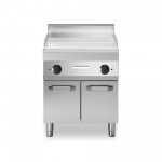 Fry top elettrico, piastra liscia cromata, su vano con porte