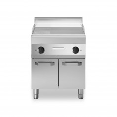 Fry top elettrico, piastra 2/3 liscia 1/3 rigata cromata, su vano con porte